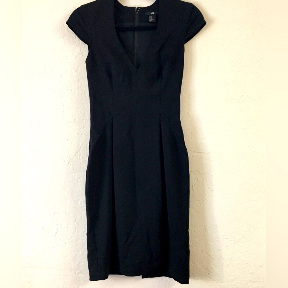 H&M Cap Sleeve Sheath Dress 4 Black “Perfect Little Black Dress” Fall Holiday